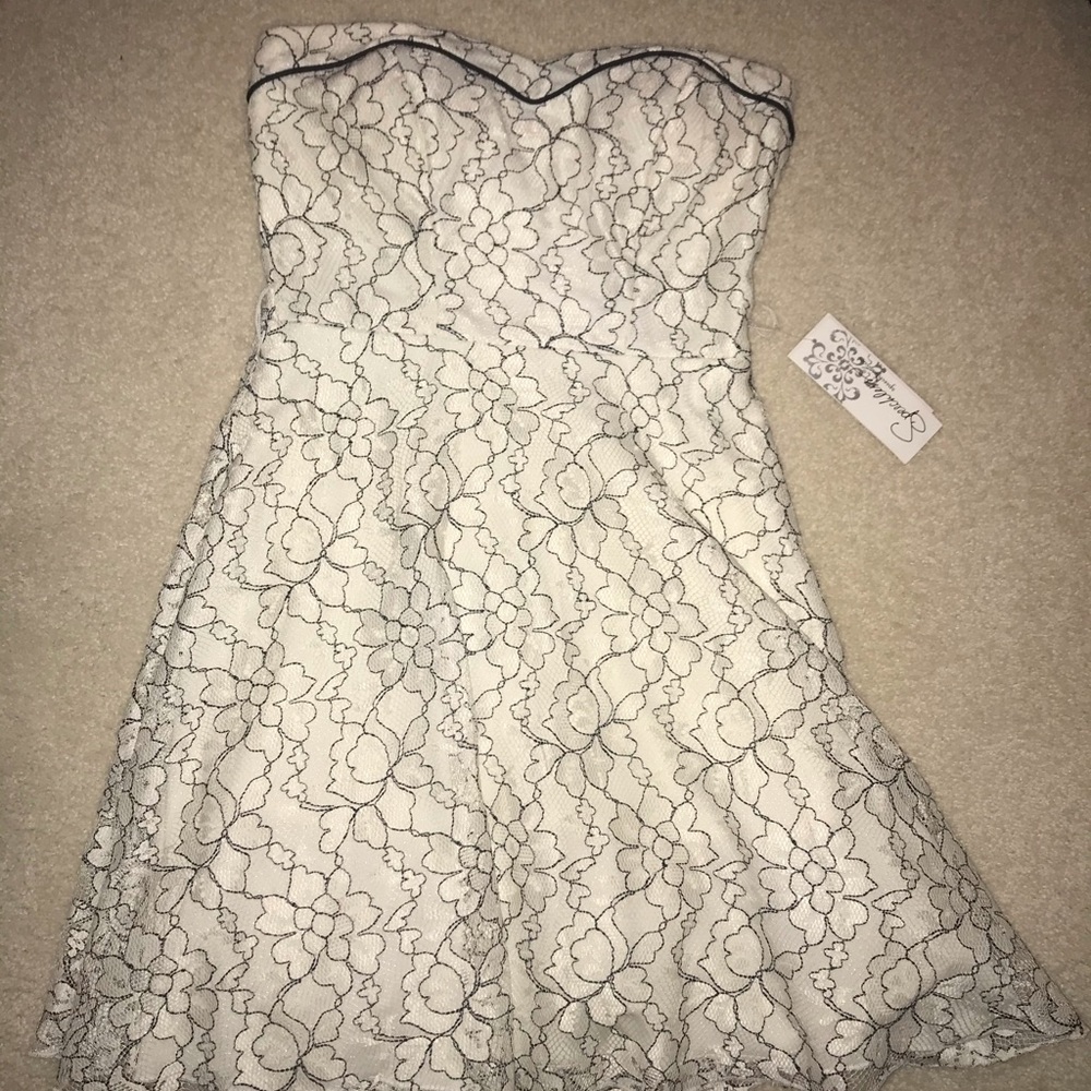 Sleeveless Lace Dress